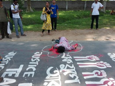 রাবির অভিনব প্রতীকী প্রতিবাদ (2)