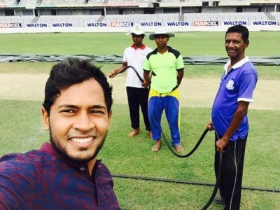 শ্রমিকদের প্রতি শ্রদ্ধা জানিয়েছে এই ছবিটি ফেসবুকে পোস্ট করেছেন মুশফিক
