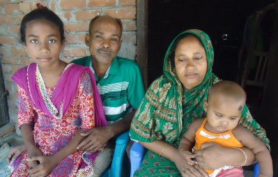 পরিবারের সঙ্গে সুরাইয়া