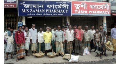 চৌমুহনার শ্রমিকহাটে এভাবেই জড়ো হন শ্রমিকরা