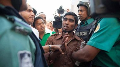 বায়তুল মোকাররমে পুলিশের তল্লাশি