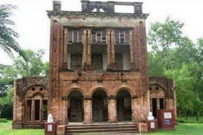 সংস্কারের আগে দক্ষিণদিহিতে রবীন্দ্রনাথ ঠাকুরের শ্বশুরবাড়ি