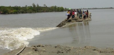 বাঁধ ভেঙে গ্রাম প্লাবিত