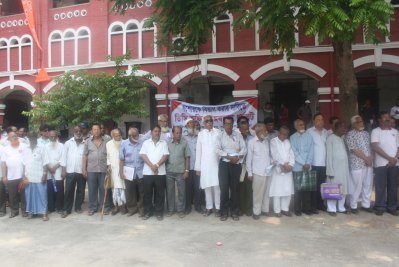 বিভাগ ঘোষণার দাবিতে বিক্ষোভ