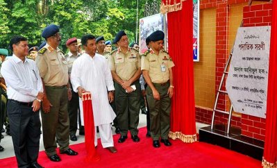 সেনানিবাসে &lsquo;পদাতিক সরণী&rsquo; উদ্বোধন করছেন মেয়র আনিসুল হক