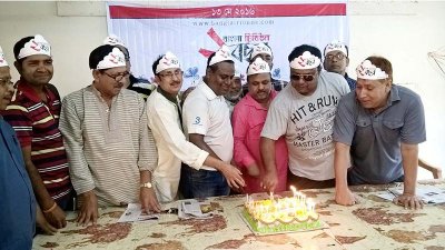 ঝিনাইদহে বাংলা ট্রিবিউন এর বিশেষ সংখ্যা দেখে মোহিত অতিথিরা