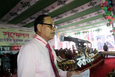 জাতীয় পার্টির সম্মেলনে বক্তব্য রাখছেন এরশাদ