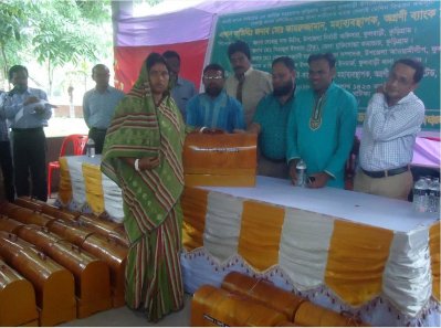 বিলুপ্ত ছিটমহলে অগ্রণী ব্যাংক সেলাই মেশিন বিতরণ