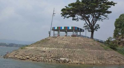 দুর্ভোগ বাড়ছে কাপ্তাই হ্রদে