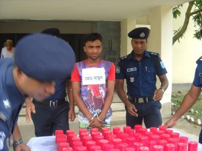 মুন্সীগঞ্জে ৫৮টি ককটেলসহ গ্রেফতার ১