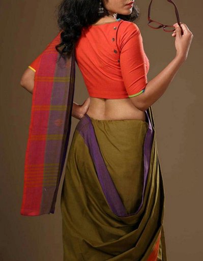 ছিমছাম নকশার ব্লাউজে...  