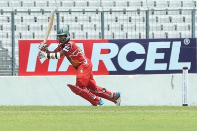 আবাহনীকে ৩ উইকেটে হারিয়েছে কলাবাগান।
