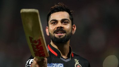হাতে সেলাই নিয়েও কোহলির দুর্দান্ত সেঞ্চুরি!