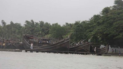 রোয়ানুর প্রভাবে চট্টগ্রাম