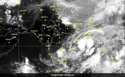 রোয়ানু এখন বাংলাদেশের উপকূলে