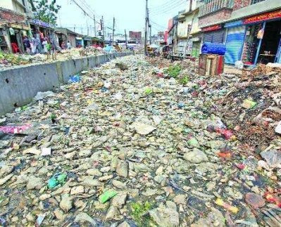 খাল এখন পরিনত হয়েছে ময়লার ভাগাড়ে
