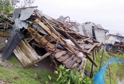 পটুয়াখালীতে প্রশাসনের ত্রাণ বিতরণ, ক্ষয়-ক্ষতি নির্ধারণ চলছে