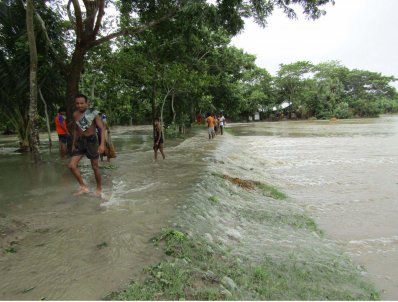 পটুয়াখালীতে প্রশাসনের ত্রাণ বিতরণ, ক্ষয়-ক্ষতি নির্ধারণ চলছে