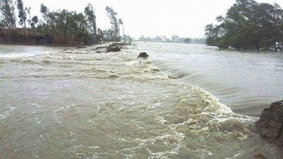 কক্সবাজারের গ্রামে জোয়ার-ভাটা