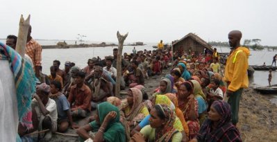 আইলায় ক্ষতিগ্রস্ত মানুষেরা