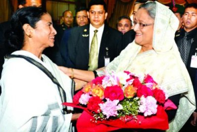 ফাইল ছবি: মমতা বন্দ্যোপাধ্যায় ও শেখ হাসিনা