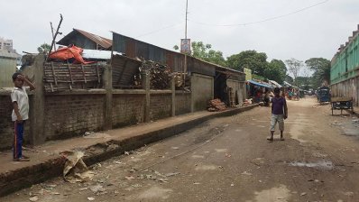 জমি দখল করে বস্তি