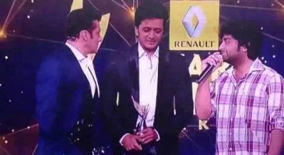 অনুষ্ঠানে সালমান, রিতেশ ও অরিজিৎ