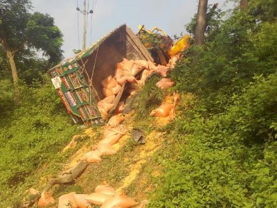 খাগড়াছড়িতে ট্রাক দুর্ঘটনা
