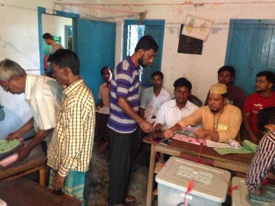 ভোটগ্রহণ চলছে