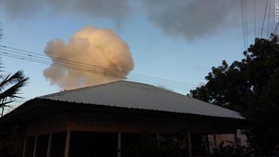 অ্যাম্বাসেডর হোটেল সংলগ্ন এলাকায় ধোঁয়ার কুণ্ডলী।