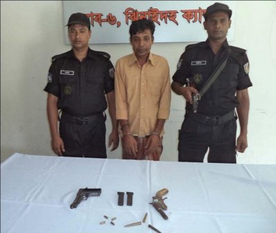 ঝিনাইদহে গ্রেফতার পূর্ব বাংলা কমিউনিস্ট পার্টির নেতা আইনাল মণ্ডল