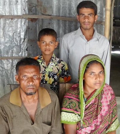 রংপুরে একঘরে নুর ইসলামের পরিবার