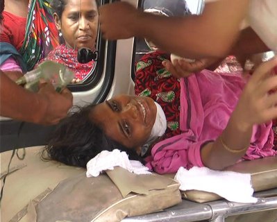 রেবার দিকে এগিয়ে এসেছে সাহায্যের হাত