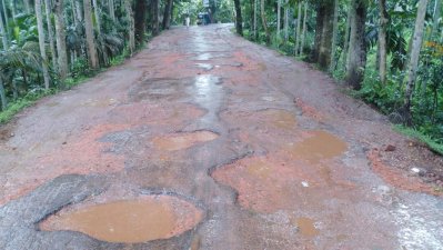 ১১ কি.মি.পথ গাড়িতে পার হতে লাগে দুই ঘণ্টা!