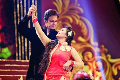 নাচের দৃশ্যে নোবেল-অপি।