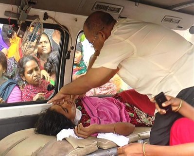 রেবাকে হাসপাতালে নেওয়া হচ্ছে