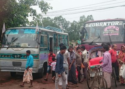 নামে সিটিং সার্ভিস, কাজে লোকাল