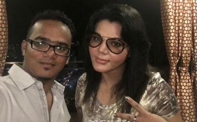 পরিচালক মামুনের সঙ্গে রাখি