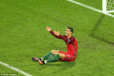 'রোনালদো উল্টোপাল্টা কথা বলে আর ডাইভ দেয়’