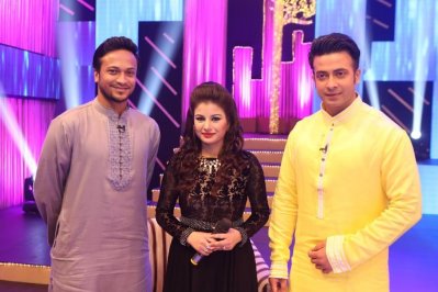 শুটিংয়ের ফাঁকে সাকিব ও শাকিবের মাঝে নিশো।