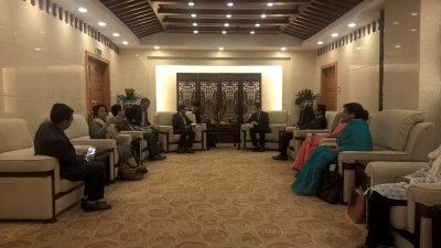 কমিউনিস্ট পার্টির প্রতিনিধিদের সঙ্গে বৈঠক