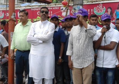 ১৫ মিনিটের ট্রাফিক পুলিশ শামীম ওসমান!