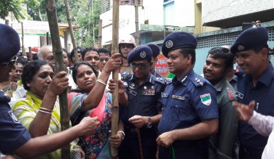 জনগণের হাতে তুলে দেওয়া হচ্ছে বাঁশি ও লাঠি