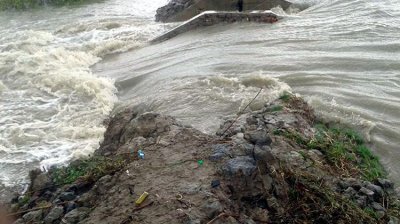 কক্সবাজার উপকূলে ভাঙছে বেড়িবাঁধ, সংস্কারে দরকার ৭৬ কোটি টাকা