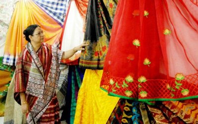 নতুন নকশায় ঈদ বাজারে এসেছে রাজশাহী সিল্ক
