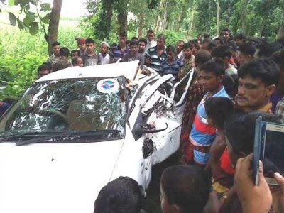 যশোরে ট্রেন-প্রাইভেট কার সংঘর্ষ