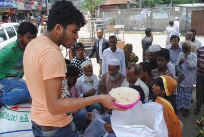 বরিশালে টিসিবি&rsquo;র পণ্য বিক্রি
