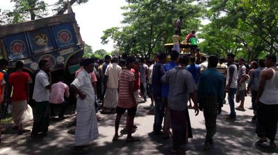 ব্রাহ্মণবাড়িয়ায় ট্রাক চাপায় ৩ মোটরসাইকেল আরোহী নিহত