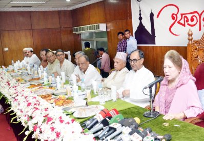 ঢাকা মহানগর বিএনপির ইফতারে খালেদা জিয়া