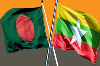 বাংলাদেশ ও মিয়ানমারের পতাকা